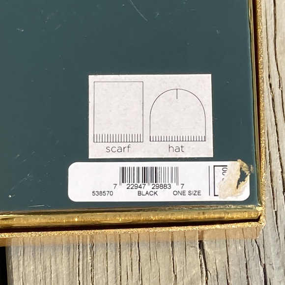 NIB Michael Kors Jacquard Scarf and Beanie Set- Black and Silver - Picture 4 of 7